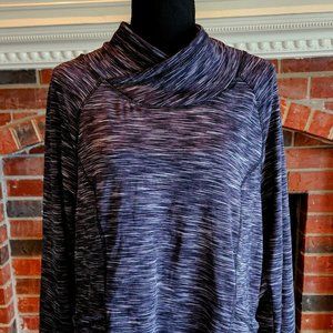 Black/White Long Sleeve Work-Out Shirt with Pockets. Size XL. Lightweight.